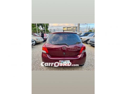 Toyota Vitz Carros en venta