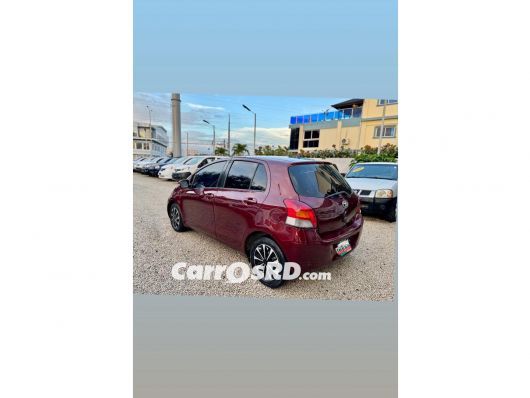 Toyota Vitz Carros en venta