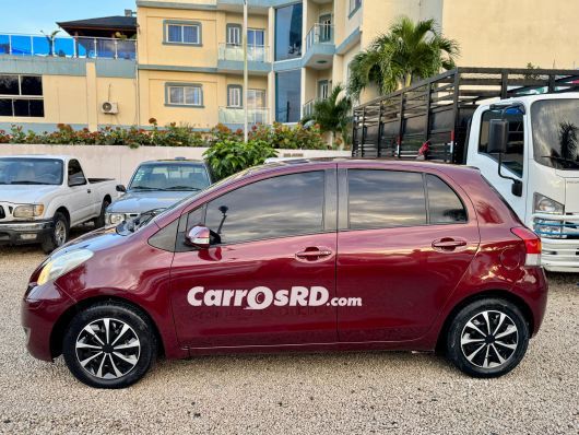 Toyota Vitz Carros en venta