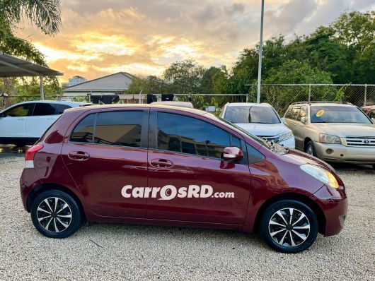 Toyota Vitz Carros en venta