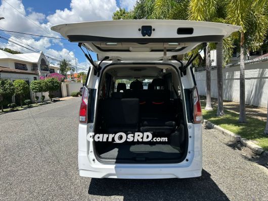 Nissan Serena Minivan en venta