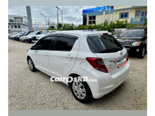 Toyota Vitz Carros en venta
