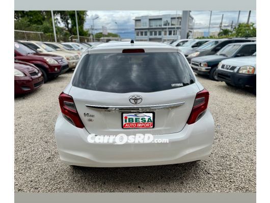 Toyota Vitz Carros en venta