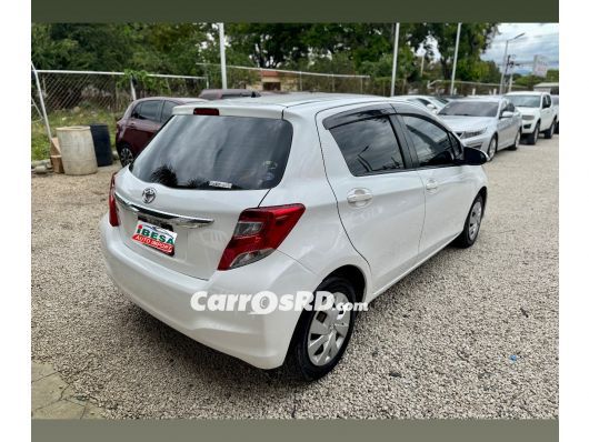 Toyota Vitz Carros en venta
