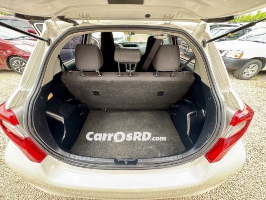 Toyota Vitz Carros en venta