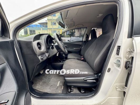 Toyota Vitz Carros en venta