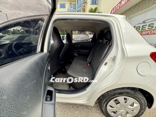 Toyota Vitz Carros en venta