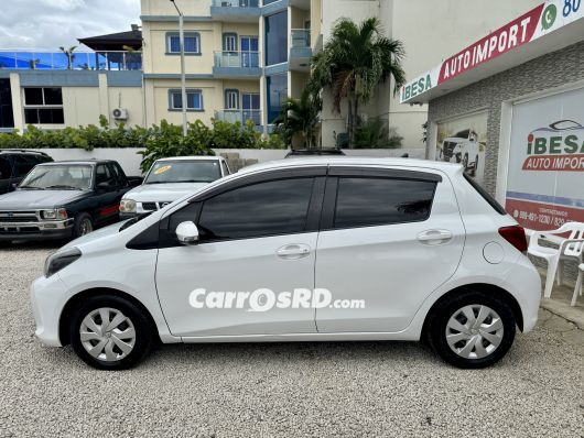 Toyota Vitz Carros en venta