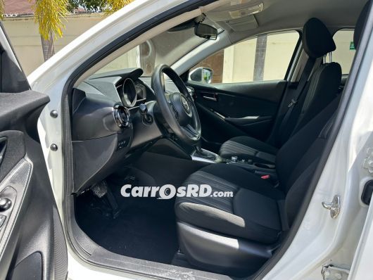 Mazda Demio Carros en venta