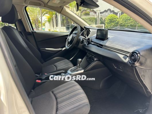 Mazda Demio Carros en venta