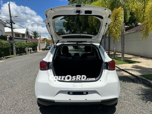 Mazda Demio Carros en venta