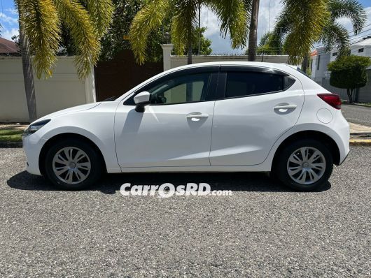Mazda Demio Carros en venta