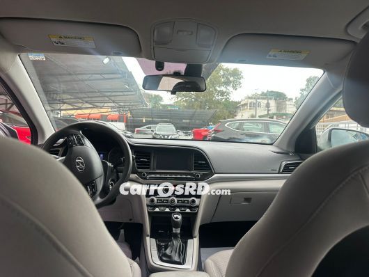 Hyundai Elantra Carros en venta