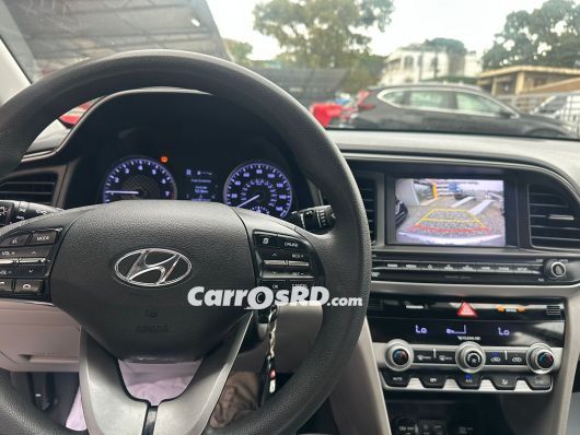 Hyundai Elantra Carros en venta