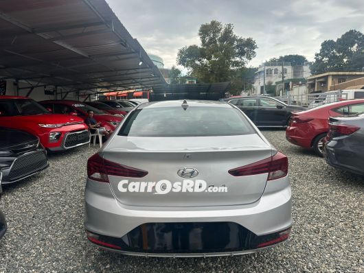Hyundai Elantra Carros en venta