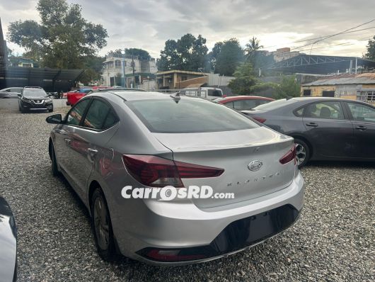 Hyundai Elantra Carros en venta