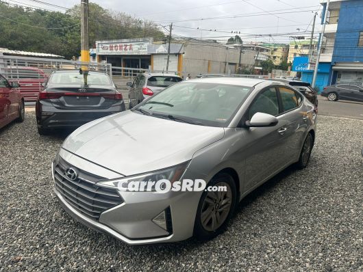 Hyundai Elantra Carros en venta