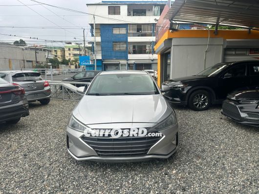 Hyundai Elantra Carros en venta