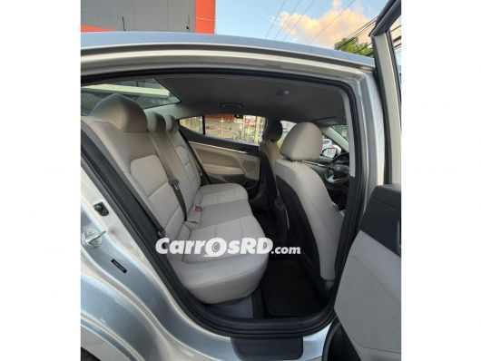 Hyundai Elantra Carros en venta