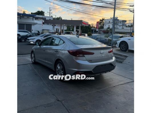 Hyundai Elantra Carros en venta
