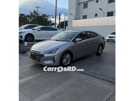 Hyundai Elantra Carros en venta