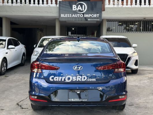 Hyundai Elantra Carros en venta