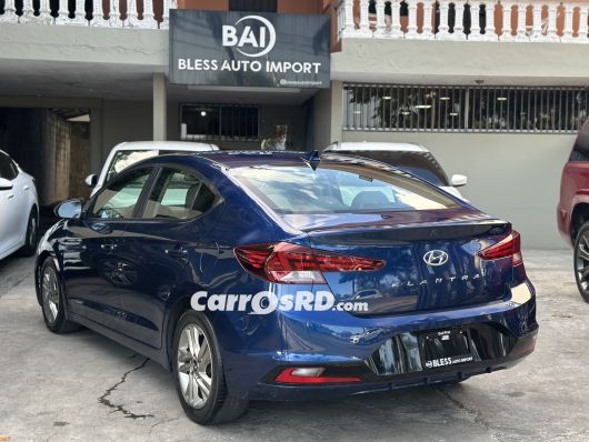 Hyundai Elantra Carros en venta