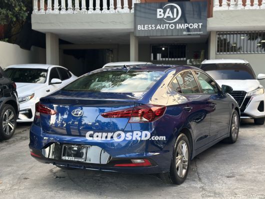 Hyundai Elantra Carros en venta