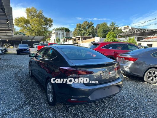 Hyundai Elantra Carros en venta