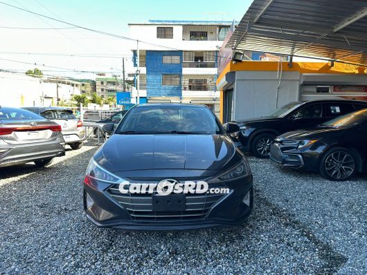 Hyundai Elantra Carros en venta