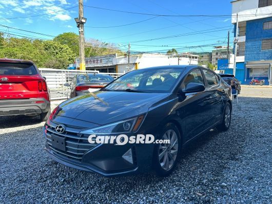 Hyundai Elantra Carros en venta