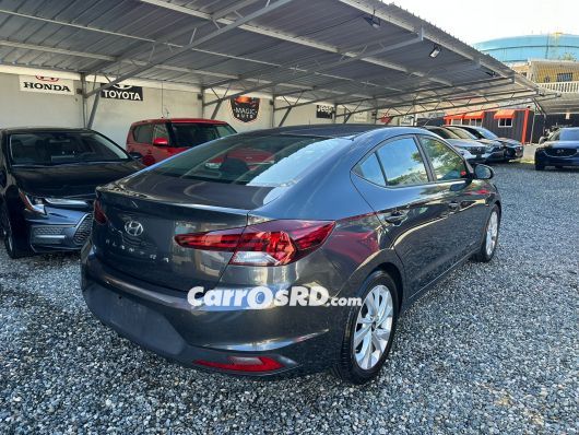 Hyundai Elantra Carros en venta