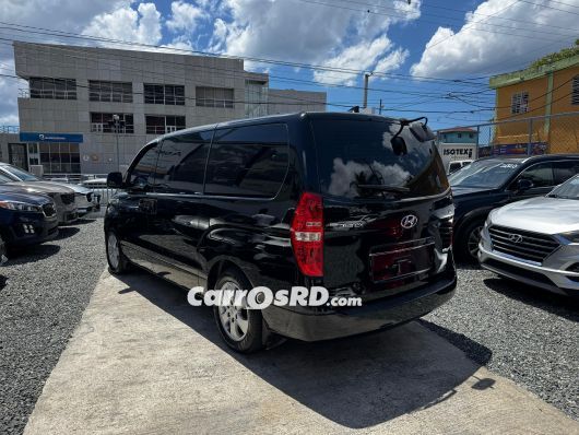 Hyundai Grand Starex Minivan en venta
