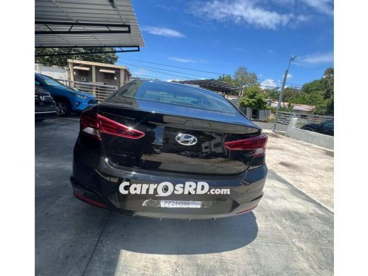 Hyundai Elantra Carros en venta