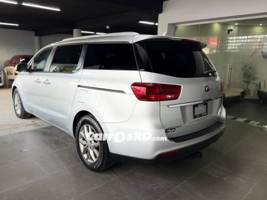 Kia Sedona Minivan en venta