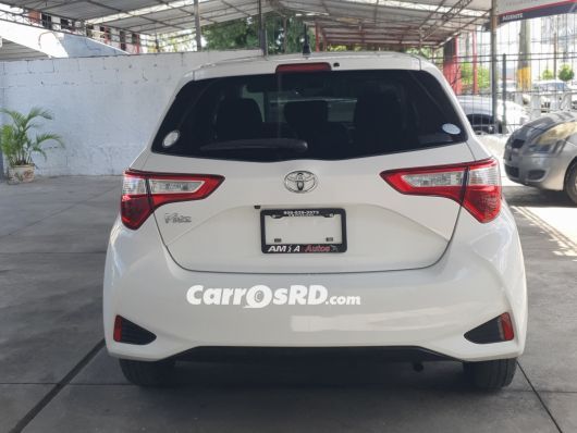 Toyota Vitz Carros en venta