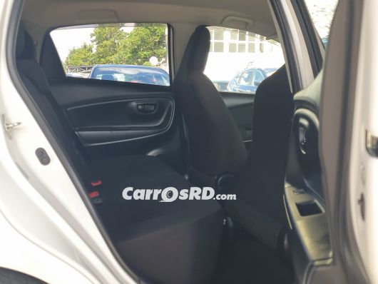 Toyota Vitz Carros en venta