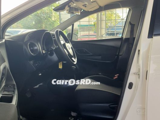 Toyota Vitz Carros en venta