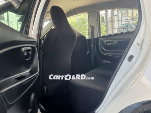 Toyota Vitz Carros en venta