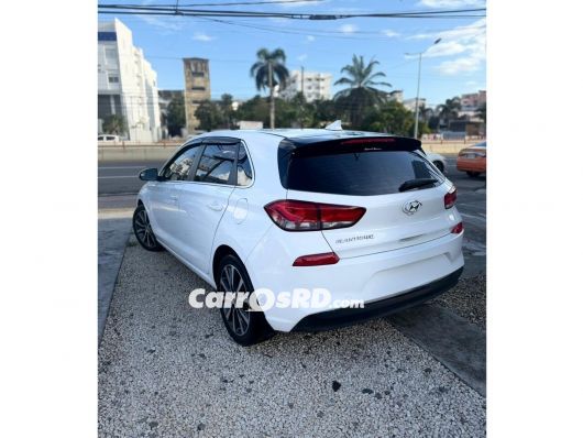 Hyundai Elantra Carros en venta