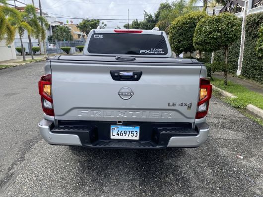 Nissan Frontier LE