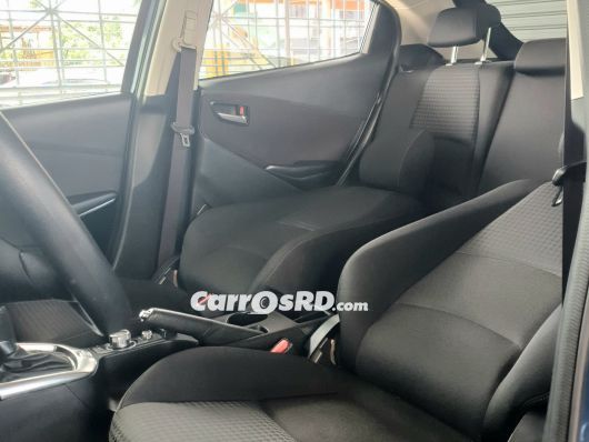 Mazda Demio Carros en venta