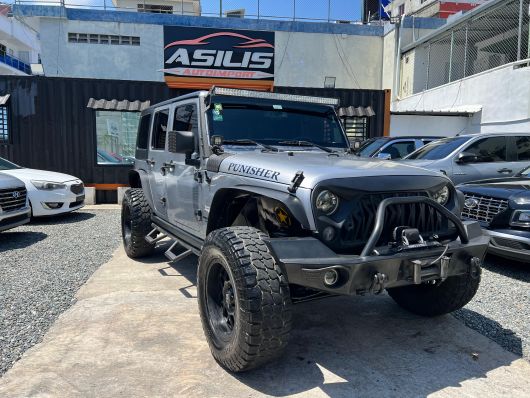 Jeep Wrangler Sahara Unlimited en venta
