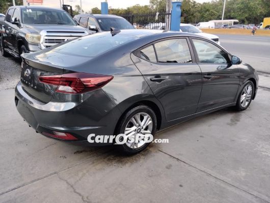 Hyundai Elantra Carros en venta