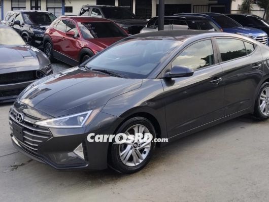 Hyundai Elantra Carros en venta