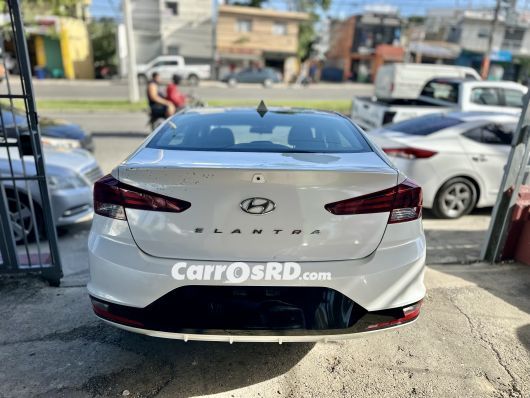 Hyundai Elantra Carros en venta