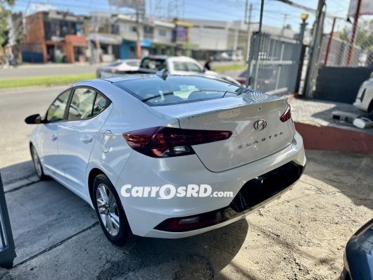 Hyundai Elantra Carros en venta