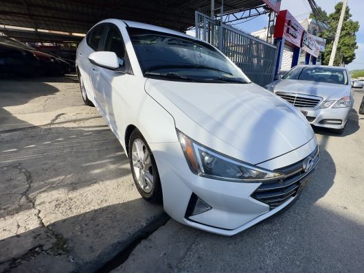 Hyundai Elantra SEL en venta
