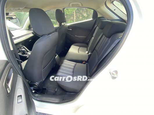 Mazda Demio Carros en venta