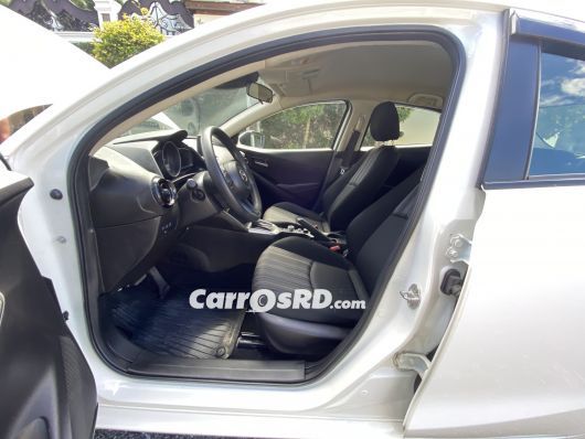 Mazda Demio Carros en venta